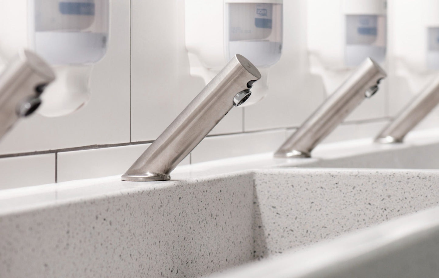 Infra-red deck-mounted 316 stainless steel tap