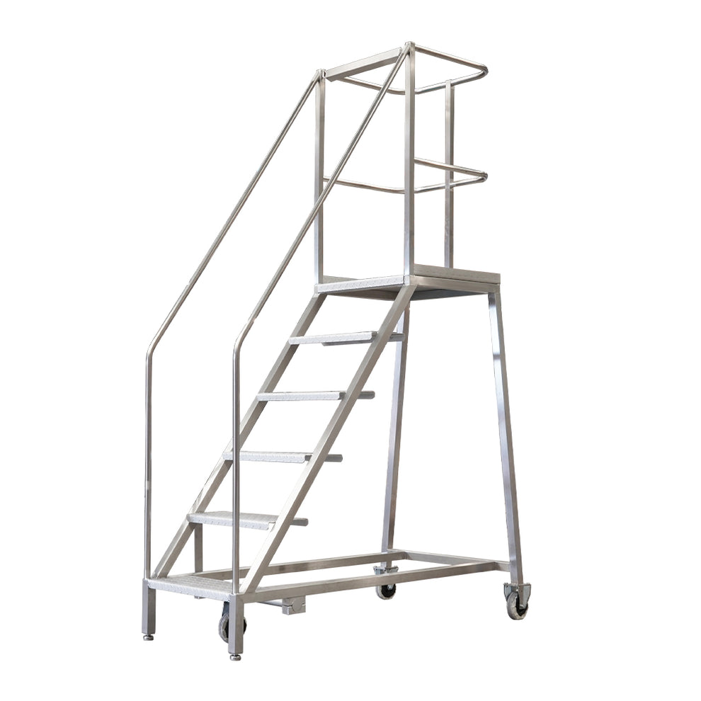 Mobile safety steps BSI-tested design to BS EN 131-7 | Teknomek UK