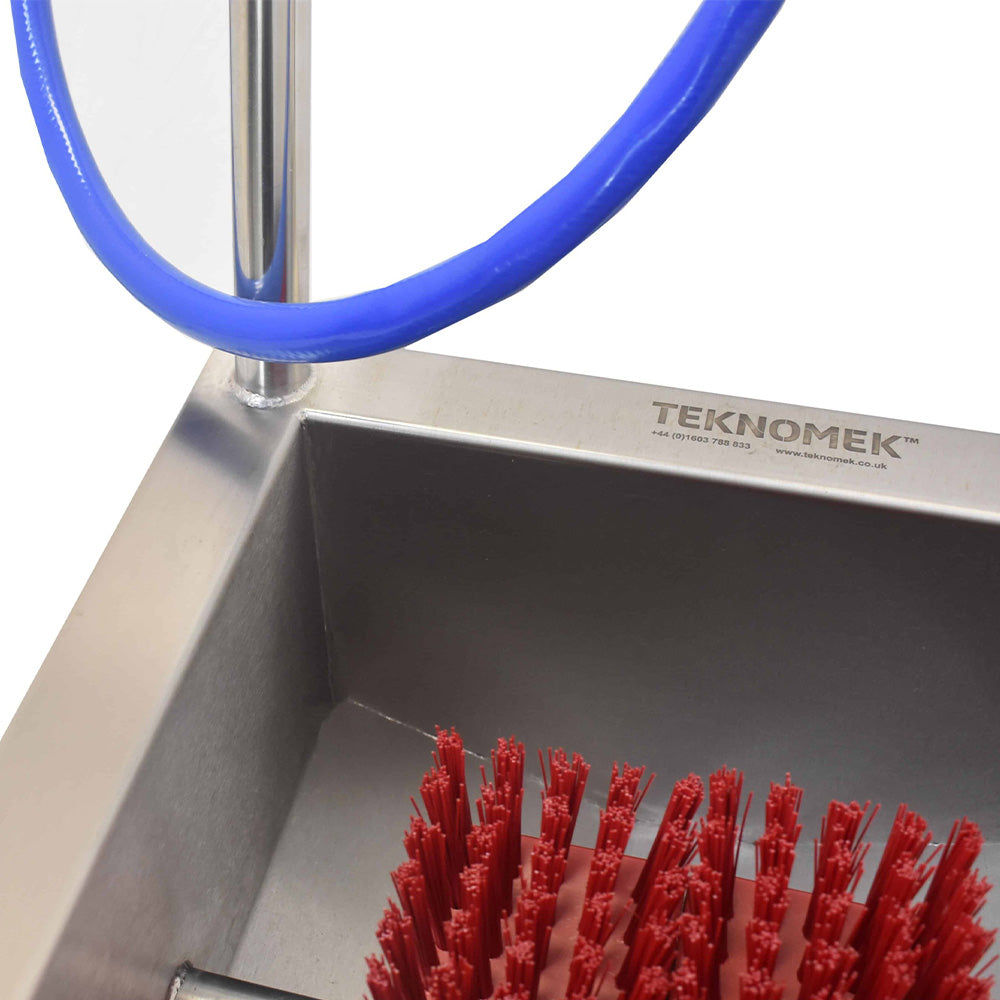 Manual boot washer with side rail & backsplash