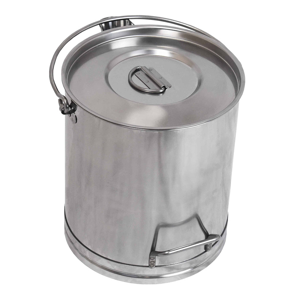 Straight sided bucket with pouring lip