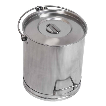 Straight sided bucket with pouring lip