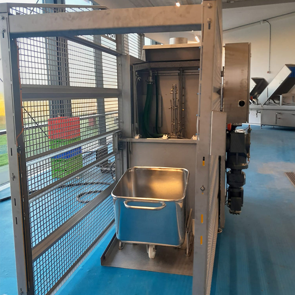 Automatic tote bin washer